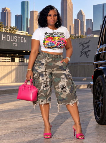 True Wellington Fitted Graphic Crop Top